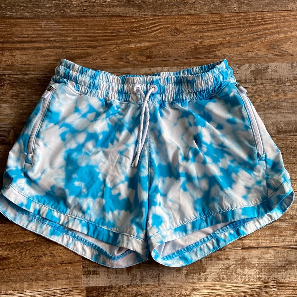 Athleta Girl All Play 3” tie dye blue shorts size XL/14